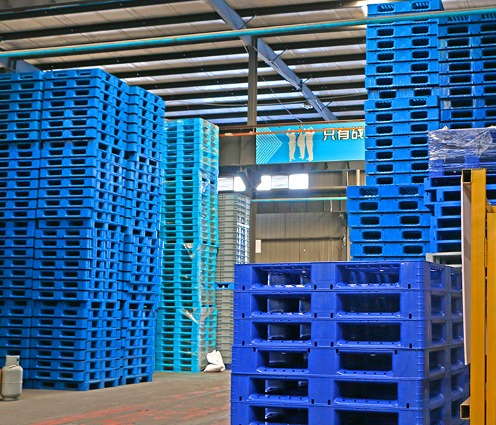 吹塑VS注塑：塑料托盤領(lǐng)域的“工藝對(duì)決”