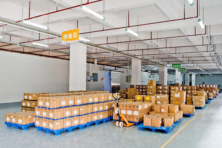 塑料托盤應(yīng)用于倉庫工件周轉(zhuǎn).jpg